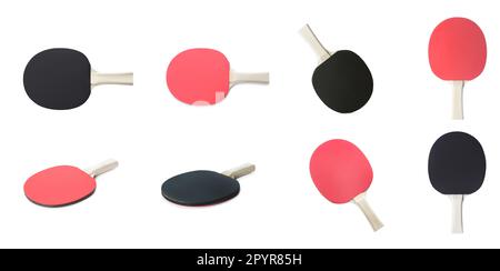 Set avec raquettes de ping-pong sur fond blanc Banque D'Images