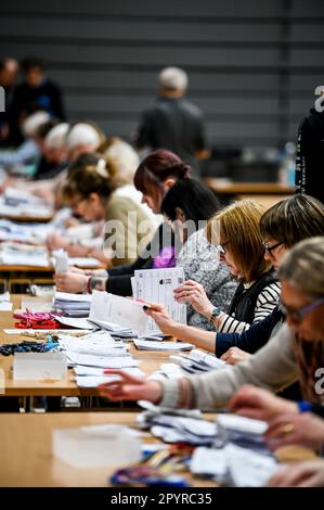 Grimsby, Royaume-Uni, 4th mai 2023. Dépouillement des votes lors des élections locales du Conseil du Nord-est du Lincolnshire, Grimsby Auditorium, Grimsby, UK.Credit: Jon Corken/Alay Live News Banque D'Images