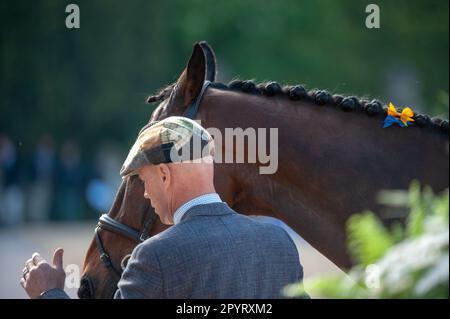 Aistis Vitkauskas et commandant VG représentant, Lituanie. 4th mai 2023. Lors de la première inspection du cheval aux épreuves de badminton de 2023 présentées par mars à Badminton House près de Bristol, Gloucestershire, Angleterre, Royaume-Uni. Credit: Jonathan Clarke/Alamy Live News Banque D'Images