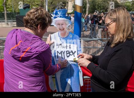 © Jeff Moore 03/May/2023 les fans de Royal ont commencé à prendre leurs places dans le Mall près de Buckingham Palace avant ce week-end Coronation of King Char Banque D'Images