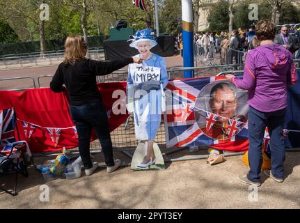 © Jeff Moore 03/May/2023 les fans de Royal ont commencé à prendre leurs places dans le Mall près de Buckingham Palace avant ce week-end Coronation of King Char Banque D'Images