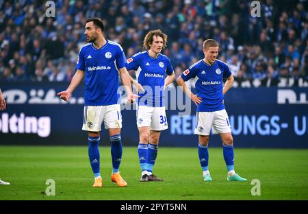 Bundesliga, Veltins Arena, Gelsenkirchen, FC Schalke 04 contre Werder Bremen; Kenan Karaman (S04), Alex Kral (S04), Jere Uronen (S04) déçu Banque D'Images