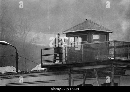 - Frontière intérieure entre la République fédérale d'Allemagne (RFT) et la République démocratique allemande (DDR), DDR police des frontières ( volkspolizei ), octobre 1985 - confine Interno fra Repubblica Federale Tedesca (RFT) e Repubblica Democratica Tedesca (DDR), guardie di frontiera della ( volkspolei ), DDR 1985 Banque D'Images