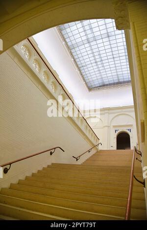 Amsterdam, pays-Bas. Janvier 2023. L'escalier dans le musée Stedelijk à Amsterdam. Photo de haute qualité Banque D'Images