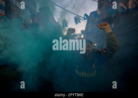 Naples, Italie. 04th mai 2023. Les supporters de l'équipe de football de la SSC Napoli lors des célébrations de la victoire du championnat de football italien. Les fans de Naples attendent cette victoire de championnat depuis 33 ans. Crédit : Agence photo indépendante/Alamy Live News Banque D'Images