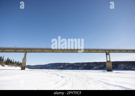 Une aventure sur la route Dalton et la rivière gelée du Yukon en Alaska Banque D'Images