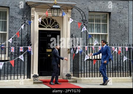 Londres, Royaume-Uni. 5th mai 2023. Emir de l'État du Qatar, le cheik tamin bin Hamad Al Thani, dans Downing Street, pour rencontrer le Premier ministre Rishi Sunak à la veille du couronnement du roi Charles III Crédit : MARTIN DALTON/Alay Live News Banque D'Images