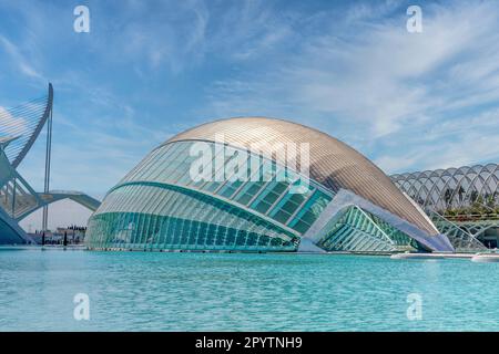 L'Hemisfèric dans la Cité des Arts et des Sciences (la Ciudad de las Artes y las Ciencias) à València, Espagne, (architecte Santiago Calatfava) Banque D'Images