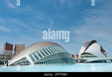 L'Hemisfèric dans la Cité des Arts et des Sciences (la Ciudad de las Artes y las Ciencias) à València, Espagne, (architecte Santiago Calatfava) Banque D'Images