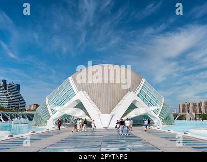 L'Hemisfèric dans la Cité des Arts et des Sciences (la Ciudad de las Artes y las Ciencias) à València, Espagne, (architecte Santiago Calatfava) Banque D'Images