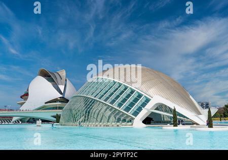 L'Hemisfèric dans la Cité des Arts et des Sciences (la Ciudad de las Artes y las Ciencias) à València, Espagne, (architecte Santiago Calatfava) Banque D'Images