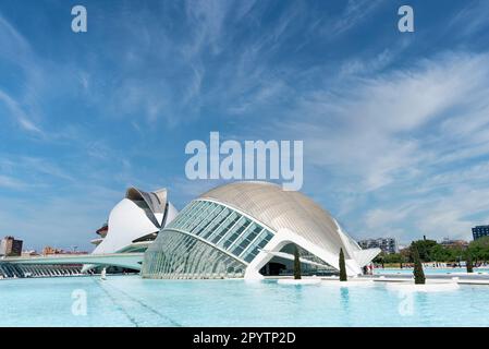 L'Hemisfèric dans la Cité des Arts et des Sciences (la Ciudad de las Artes y las Ciencias) à València, Espagne, (architecte Santiago Calatfava) Banque D'Images