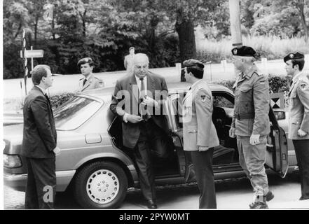 Le chancelier allemand Helmut Kohl visite le Commandement de la Bundeswehr est à Potsdam. Photo: MAZ/Bernd Gartenschläger,21.07.1993 [traduction automatique] Banque D'Images