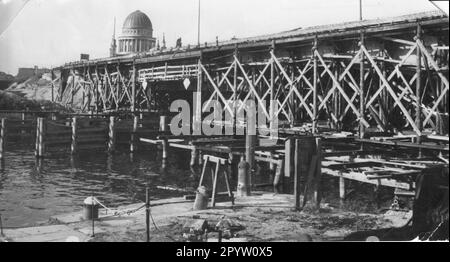 Construction du long Bridge à Potsdam. Travaux de construction long Bridge.GDR. Photo:MAZ/Archive, vers la fin de 50s. [traduction automatique] Banque D'Images