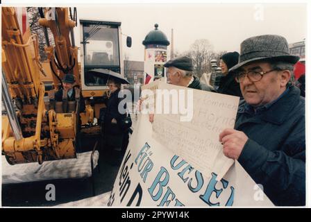 Potsdam action manifestation contre l'excavation du village Horno à l'extraction de charbon brun opencast promotion minière, dans le Parlement fédéral de l'Etat il ya eu la lecture de 1st à la loi Horno, initiative citoyenne, Brauhausberg, politique énergétique, Lauritz, Vattenfall, photo de 20.02.1997 photo: MAZ/Bernd Gartenschläger [traduction automatique] Banque D'Images