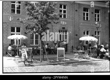 'The ''Flying Dutchman'' à l'angle de Benkertstrasse et Mittelstrasse dans le quartier hollandais. Restaurant. Restaurant. Gastronomie. Photo:Joachim Liebe,1997 [traduction automatique]' Banque D'Images