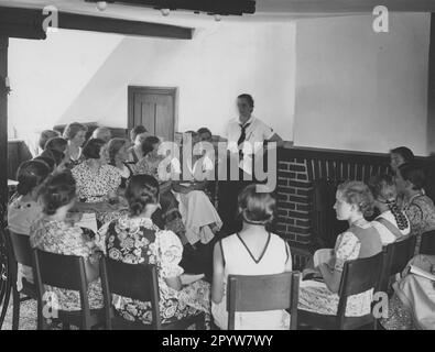 Formation au Kurmärkische Haushaltschule à Neuzelle: Cours dans une salle commune. Photo: Zoll [traduction automatique] Banque D'Images