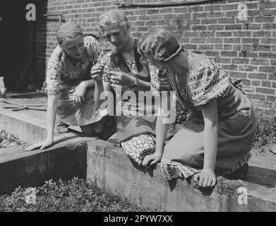 Formation au Kurmärkische Haushaltschule du BDM à Neuzelle: Dung bed box. Photo: Zoll [traduction automatique] Banque D'Images