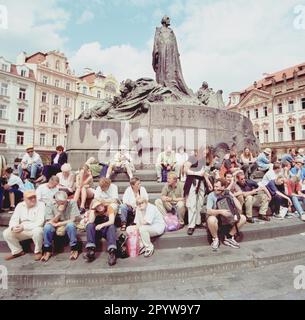 République tchèque / CZ / Prague / Histoire / réforme / 8 / 1999 Prague, place de la Vieille ville, Hus Monument Johann Hus a été brûlé au Concile de Constance en 1415 parce qu'il n'avait pas réenté ses critiques à l'égard de l'Eglise catholique. Sa mort a été la cause des guerres hussites, un soulèvement de ses disciples // religion / place du marché / République tchèque [traduction automatique] Banque D'Images