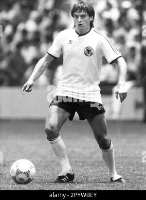 Coupe du monde 1986 au Mexique. Matthias Herget action dans le match: Allemagne - Danemark sur 13.06.1986 à Queretaro. Pour un usage journalistique uniquement ! Réservé à un usage éditorial ! [traduction automatique] Banque D'Images