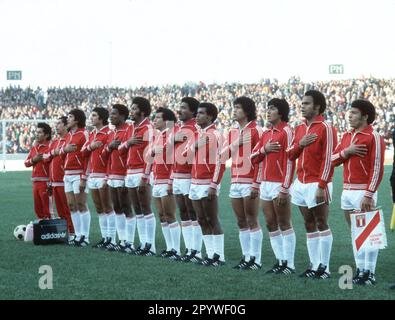 Coupe du monde de football 1978. Pérou - Iran 4:1/11.06.1978 à Cordoue. Photo de l'équipe du Pérou avant le match pendant l'hymne national. [traduction automatique] Banque D'Images