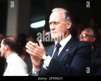 Finale de la coupe du monde de football 1982 : Italie - Allemagne 3:1 à Madrid le 11.07.1982 / FIFA - Président Jean-Marie Faustin Goedefroid de Havelange clapping dans les stands [traduction automatique] Banque D'Images