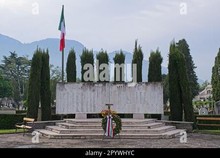 Merano, ItaIy - 29 avr 2023: Austro-hongrois, itaIian et allemand du premier et deuxième cimetière de guerre mondiale à Merano, ItaIy. Jour ensoleillé au printemps. Sélectionnez Banque D'Images