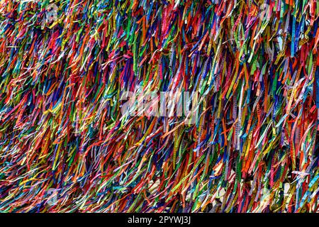 Célèbres rubans chanceux de notre Senhor do Bonfim utilisés comme souvenir d'un voyage à la ville de Salvador à Bahia, Brésil, Brésil Banque D'Images