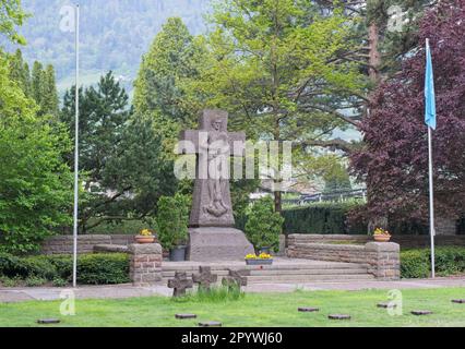 Merano, ItaIy - 29 avr 2023: Austro-hongrois, itaIian et allemand du premier et deuxième cimetière de guerre mondiale à Merano, ItaIy. Jour ensoleillé au printemps. Sélectionnez Banque D'Images