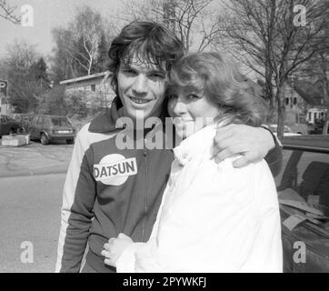 Lothar Mattäus (Borussia Mönchengladbach) avec sa femme Silvia 02.04.1982. Uniquement pour un usage journalistique ! Réservé à un usage éditorial ! [traduction automatique] Banque D'Images