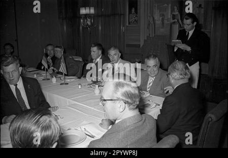 Réunion de la Chambre de commerce américaine (AHK) à l'Hôtel Kempinski à Berlin, octobre 1955. Banque D'Images