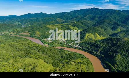 Antenne de la rivière Iguape, site de l'UNESCO Réserve du Sud-est de la forêt atlantique, Parc d'état touristique d'Alto Ribeira, Etat de Sao Paulo, Brésil Banque D'Images