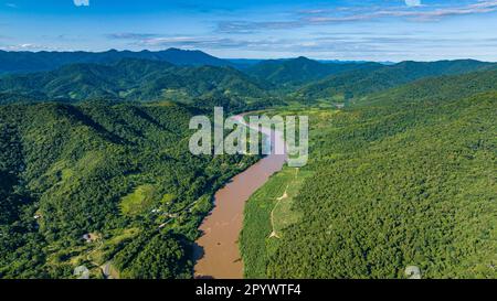 Antenne de la rivière Iguape, site de l'UNESCO Réserve du Sud-est de la forêt atlantique, Parc d'état touristique d'Alto Ribeira, Etat de Sao Paulo, Brésil Banque D'Images