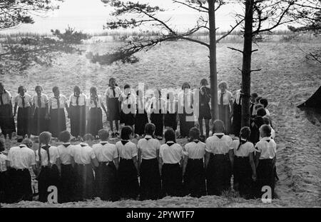 Fille dans le camp d'été de la Ligue des filles allemandes à Karlshagen. Photo non datée d'environ 1937. Banque D'Images