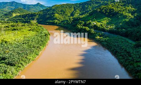 Antenne de la rivière Iguape, site de l'UNESCO Réserve du Sud-est de la forêt atlantique, Parc d'état touristique d'Alto Ribeira, Etat de Sao Paulo, Brésil Banque D'Images