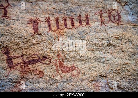 Peinture d'art rupestre à Pedra Furada, site de l'UNESCO Parc national Serra da Capivara, Piaui, Brésil Banque D'Images