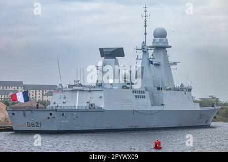 Leith Harbour, Édimbourg, Écosse, Royaume-Uni, 5th mai 2023. La frégate de la Marine française FS Chevalier Paul visite: La frégate de classe Horizon de la Marine nationale française est ancrée à Leith avant l'exercice de l'OTAN du Bouclier formidable. Ses principales armes sont les missiles Aster. Sa couleur gris Battleship se fond avec les conditions météorologiques ternes et couvert d'aujourd'hui. Crédit : Sally Anderson/Alay Live News Banque D'Images