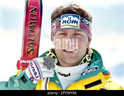 SKI ALPIN SAISON 95/96 Championnats du monde 1996 Sierra Nevada combinés hommes 19.02.1996 Guenther MADER (AUT) avec sa médaille. PHOTO: WEREK Press Picture Agency xxNOxMODELxRELEASExx [traduction automatique]- AUTRICHE OUT Banque D'Images