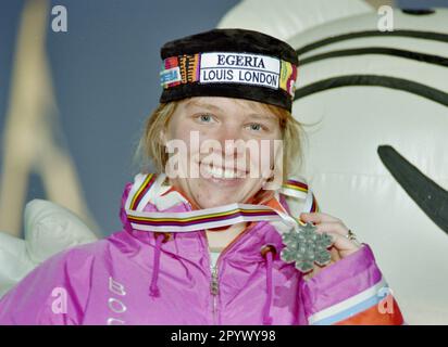 SKI ALPIN SAISON 95/96 Championnats du monde 1996 Sierra Nevada Downhill Women 18.02.1996 Katja SEIZINGER (GER) avec sa médaille d'argent. PHOTO: WEREK Press photo Agency xxNOxMODELxRELEASExx [traduction automatique]- AUTRICHE OUT Banque D'Images