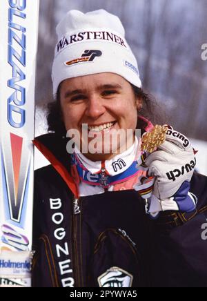 SKI ALPIN SAISON 92/93 Championnats du monde 1993 Morioka Shizukuishi combinaison femmes 05.02.1993 Miriam VOGT (GER) hourra sur le podium xxNOxMODELxRELEASExx [traduction automatique]- AUTRICHE OUT Banque D'Images