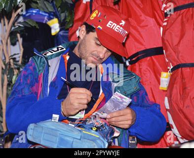 SKI ALPIN SAISON 92/93 Championnats du monde 1993 Morioka Shizukuishi Slalom hommes 13.02.1993 Alberto TOMBA (ITA ) xxNOxMODELxRELEASExx [traduction automatique]- AUTRICHE OUT Banque D'Images