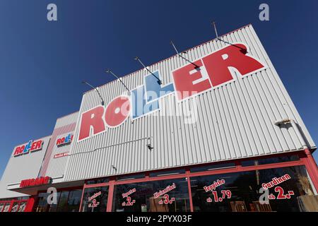 Roller Moebel, logo sur le bâtiment, meuble discounter, Ratingen, Rhénanie-du-Nord-Westphalie, Allemagne Banque D'Images