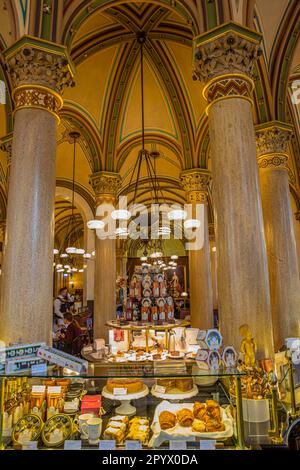 Pâtisseries et pâtisseries au Cafe Central, Vienne, Autriche Banque D'Images