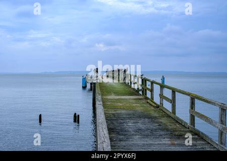 Ancienne jetée sur le front de mer de Sassnitz, Mecklembourg-Poméranie occidentale, Île Rugen, Allemagne, Europe. Banque D'Images