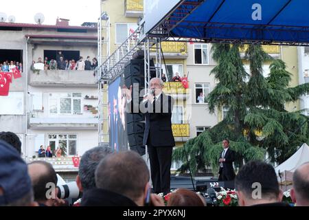 Ordu, Turquie. 03rd mai 2022. Kemal Kilicdaroglu, le chef de l'opposition turque, prend la parole lors d'une campagne électorale. Credit: Mirjam Schmitt/dpa/Alay Live News Banque D'Images