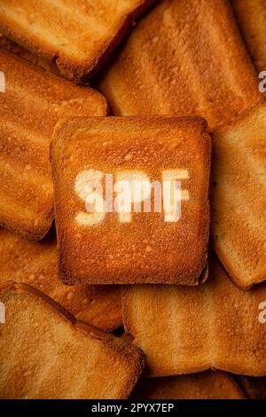 Concept de crème SPF sur fond de pain grillé. Banque D'Images
