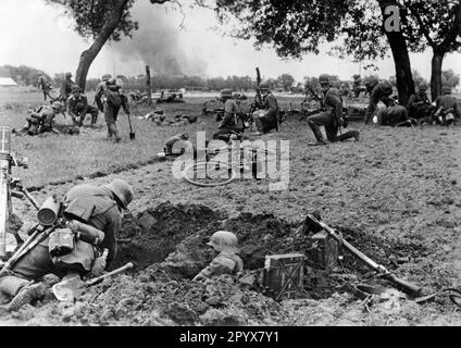 Les soldats d'une unité d'avance creusent sur le front est. Photo: Hähle [traduction automatique] Banque D'Images