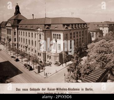 Bâtiment de l'Académie Kaiser Wilhelm pour l'éducation médicale militaire à Berlin, Scharnhorststraße 36/37/Invalidenstraße 48/49 (aujourd'hui : Ministère fédéral de l'économie et de la technologie) après son achèvement en 1910. [traduction automatique] Banque D'Images