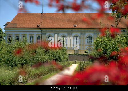 Aujourd'hui, il ne reste qu'une aile du palais de Dachau, qui a été construit au 16th siècle comme un complexe à quatre ailes. Les autres parties de la structure ont été démolies. La façade du jardin est caractérisée par la structure baroque en pilaster de Joseph Effner. (photo non datée) Banque D'Images