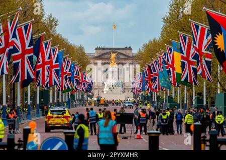 Scènes sur le Mall et les environs de Londres la veille du couronnement de Charles III, vendredi 5 mai 2023 Banque D'Images